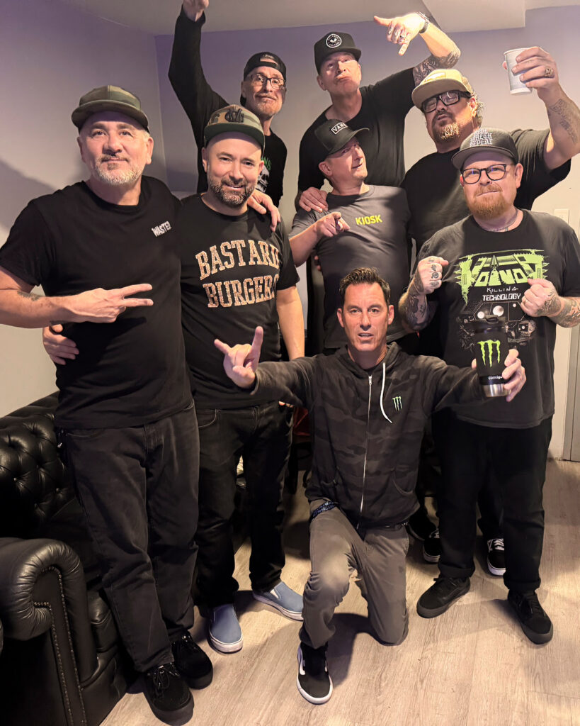 Membros das bandas Pennywise e Millencolin